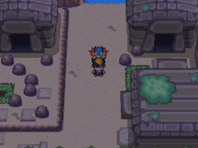 Walking next to two ancient buildings in the Ruins of Alph / Pokemon HGSS