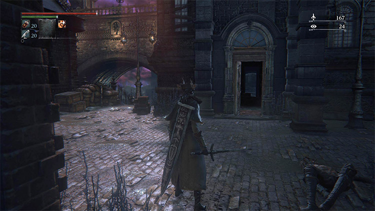 The entrance to the darkened house / Bloodborne