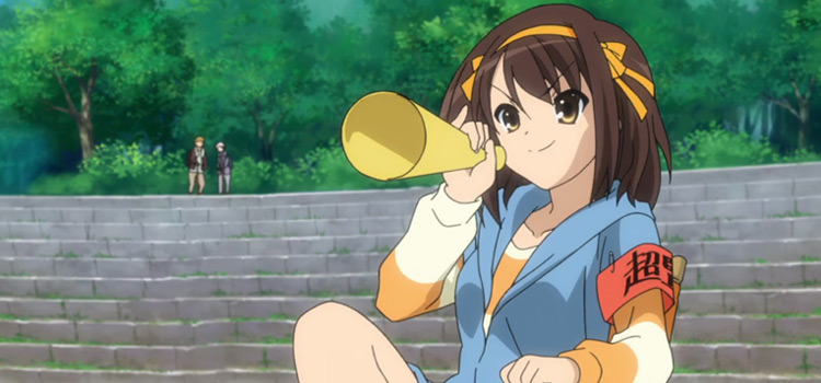 Haruhi Suzumiya holding up horn