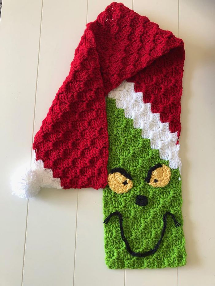Grinch design crochet scarf