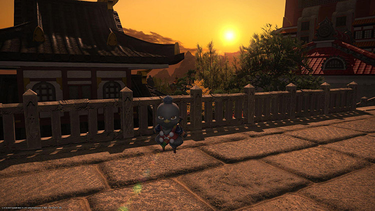 The Tengu Doll Minion set against the sunset of Shirogane / FFXIV