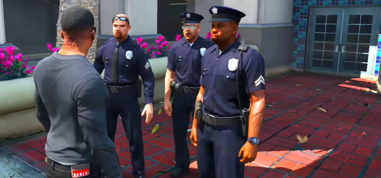 Standing by cops in GTA 5